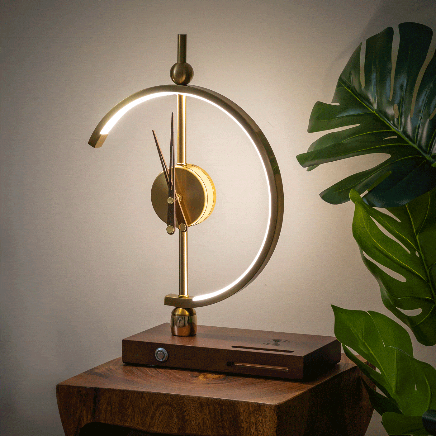 Uur table lamp with clock and wireless charger in use